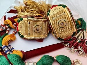 Bajuband with loom